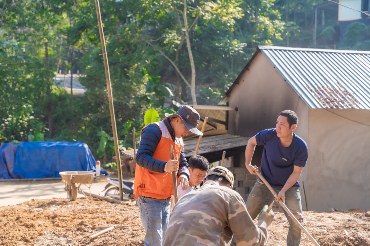 Equipo trabajando en obra